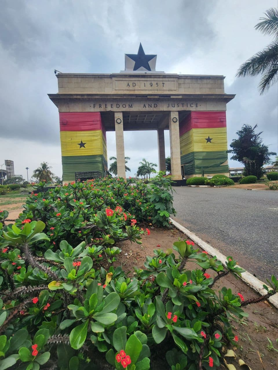Accra Layover Tour: History, Culture, Upcycling & Beach - Image 19